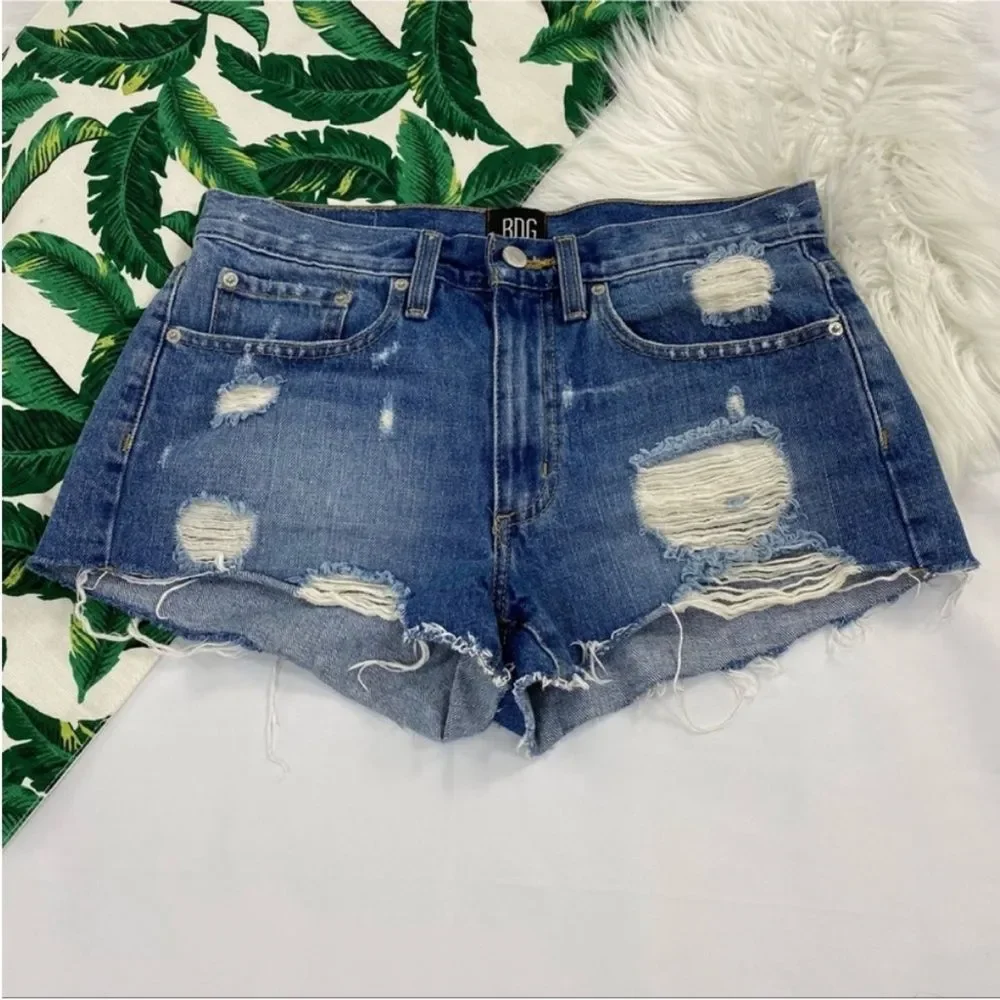 BDG Essential Mid Rise Distressed Denim Shorts 118